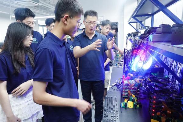 社会实践直通生产线 西电学子的“强芯”必修课